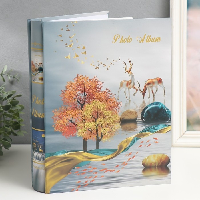 Фотоальбом на 200 фото 13х18 см Фотоальбом на 200 фото 13х18 см "Олень/олени у дерева" в коробке 29,5х23х5,5 см
