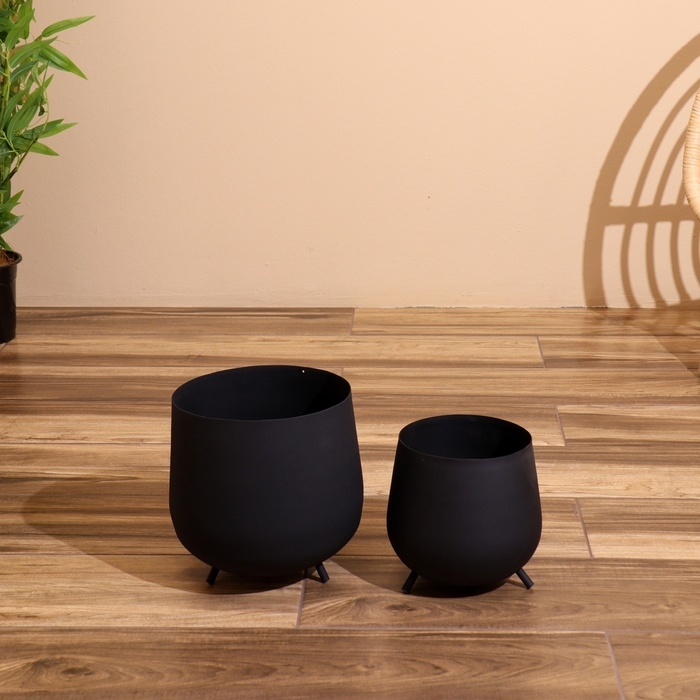 Кашпо на ножках  Кашпо на ножках "Монро" металл (набор 2 шт), диаметр 21 и 18 см