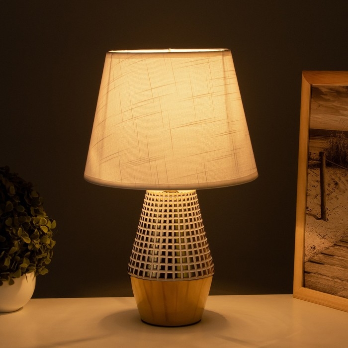 Лампа настольная Лампа настольная "Сара" 1х40Вт Е14 белый/золото 22х22х36см