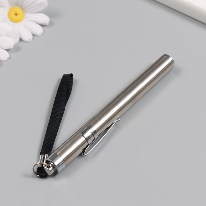 Фонарик свет с ремешком металл  Фонарик свет с ремешком металл "Серебро"  AAAx2 шт 1,4х1,4х13,5 см