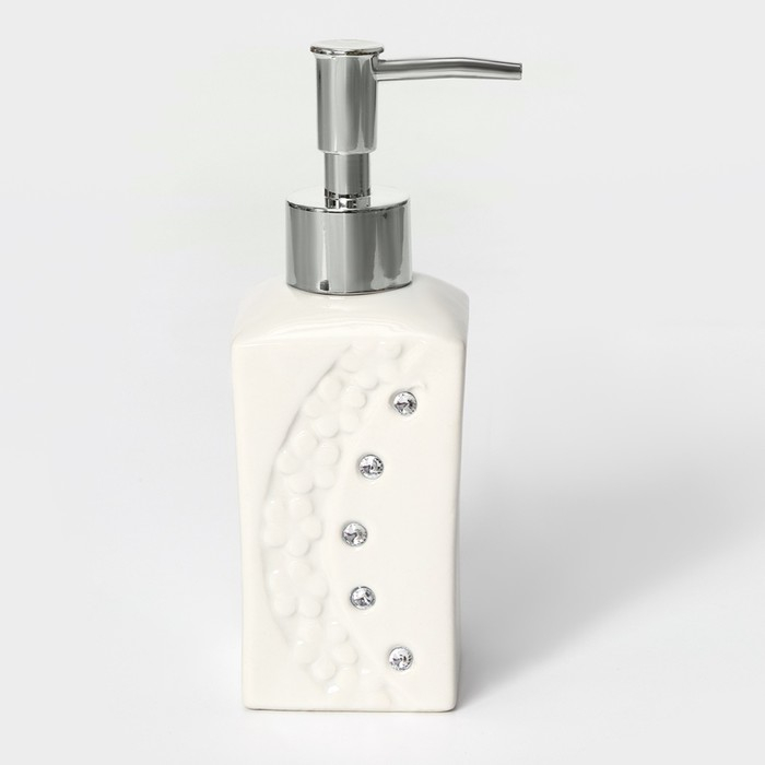 Набор аксессуаров для ванной комнаты Доляна «Цветочный барельеф», 4 предмета (дозатор 270 мл, мыльница, 2 стакана 210 мл), цвет белый Набор аксессуаров для ванной комнаты Доляна «Цветочный барельеф», 4 предмета (дозатор 270 мл, мыльница, 2 стакана 210 мл), цвет белый