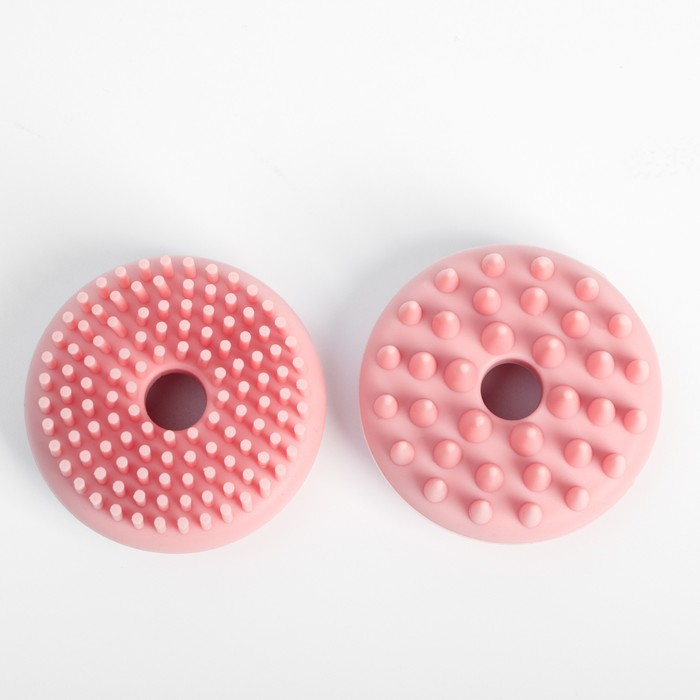 Щётка для мытья и массажа собак с ёмкостью для шампуня и 2 насадками, 5.8х5.8х9 см, розовая 711233 Щётка для мытья и массажа собак с ёмкостью для шампуня и 2 насадками, 5.8х5.8х9 см, розовая 711233