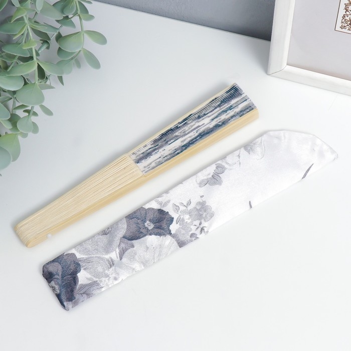 Веер бамбук, текстиль h=21 см  Веер бамбук, текстиль h=21 см "Цветы" с чехлом, чёрно-белый