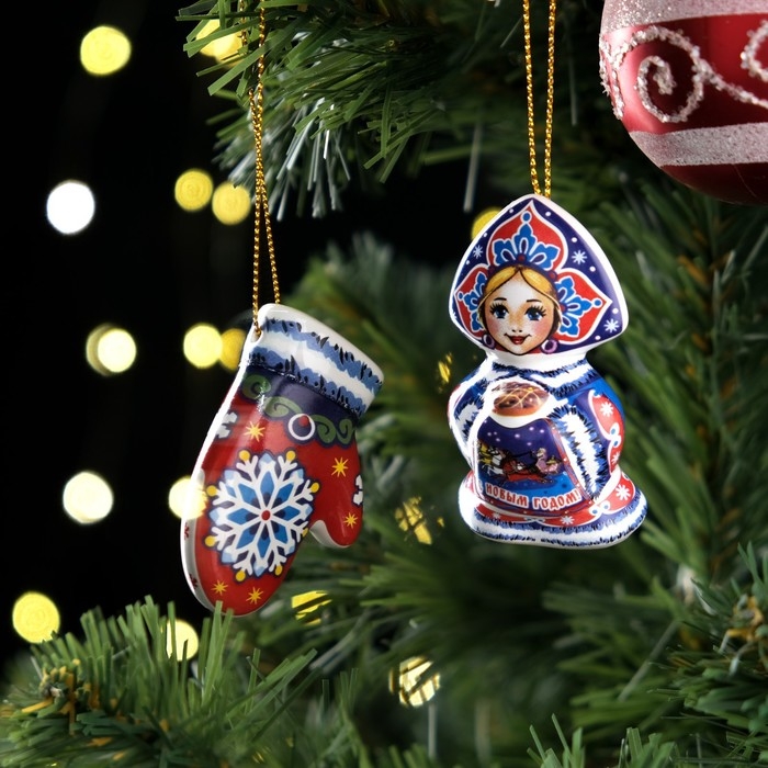 Набор ёлочных игрушек Набор ёлочных игрушек "Машенька и варежка", 6 см