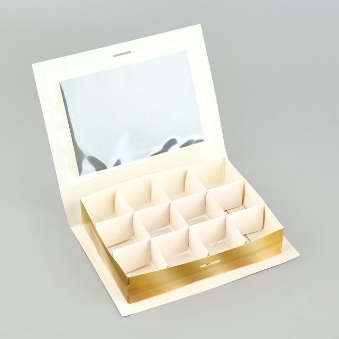 Коробка под 12 конфет с ячейками «Счастливого праздника!» 18.5 х 13.5 х 3.5 см Коробка под 12 конфет с ячейками «Счастливого праздника!» 18.5 х 13.5 х 3.5 см