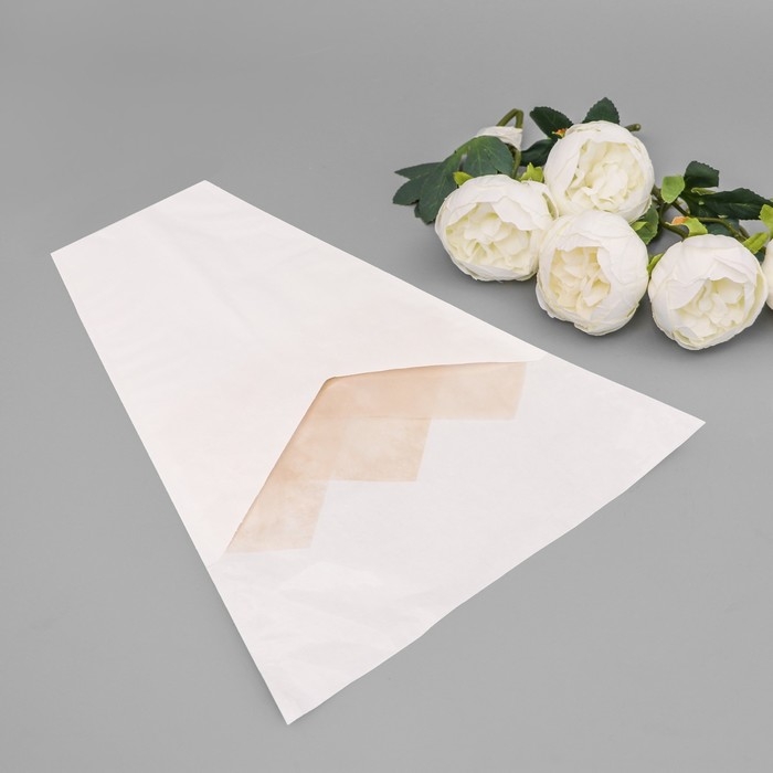 Пакет конус для цветов, крафт+ пленка,  30+11х42см±1см, белая Пакет конус для цветов, крафт+ пленка,  30+11х42см±1см, белая