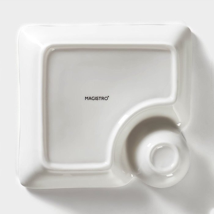 Блюдо фарфоровое с соусником Magistro «Бланш», соусник 60 мл, 18,5×17,5×4 см, цвет белый