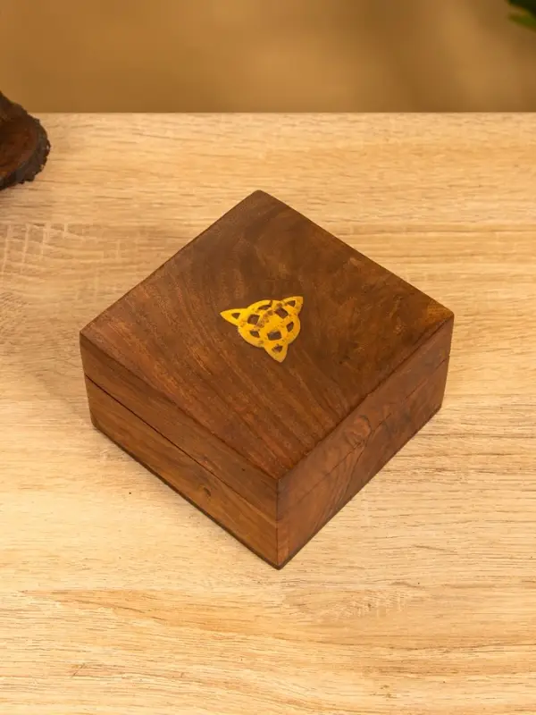 Шкатулка  Шкатулка "Трикветр" 10х10х6 см, дерево шишам