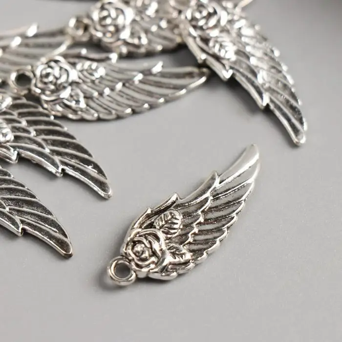 Металлический элемент, декоративная подвеска «Арт Узор. Крыло с розой», серебро, 3×1.1 см