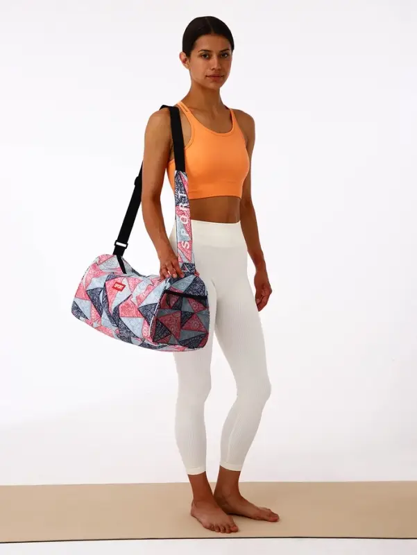 Сумка спортивная на молнии TEXTURA, боковой карман-сетка, регулируемый ремень, средний размер, красная