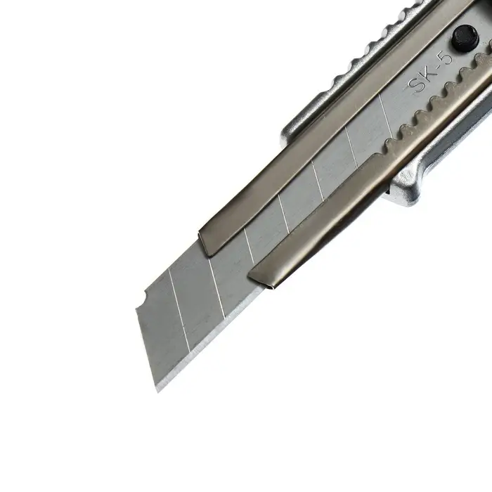 Нож канцелярский, 18 мм, металл с металлическим направляющим фиксатором, на блистере