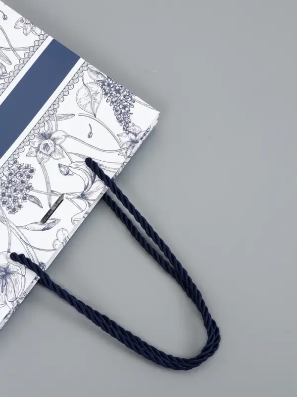 Пакет подарочный "Цветы", с бантом, 19 х 15 х 7 см