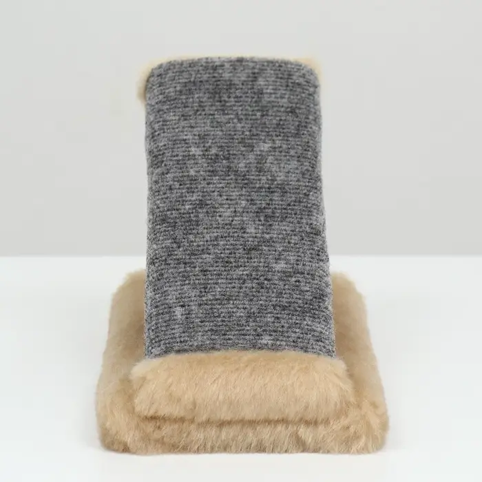 Когтеточка &laquo;Горка&raquo;, мини-версия, 29&times;14&times;14 см, ковролин, светло-коричневая