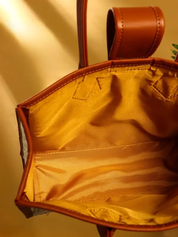 Сумка плетёная на застёжке из пандана 30х10х35 см, бежево-коричневый Сумка плетёная на застёжке из пандана 30х10х35 см, бежево-коричневый