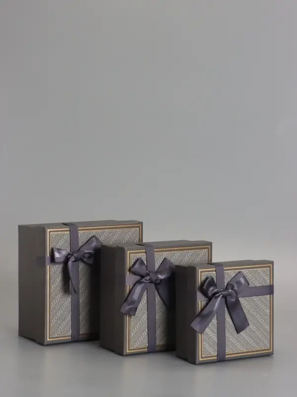 Наборок коробок 3 в 1 прямоугольные 19*19*9.8 17*17*8.0 15*15*6.5 см