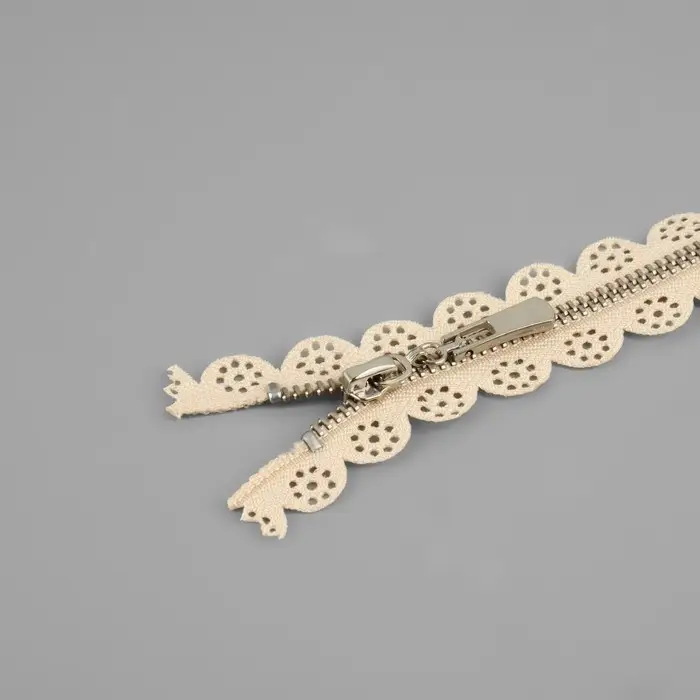 Молния металлическая, №3, неразъёмная, замок автомат, 60 см, бежевая Молния металлическая, №3, неразъёмная, замок автомат, 60 см, бежевая