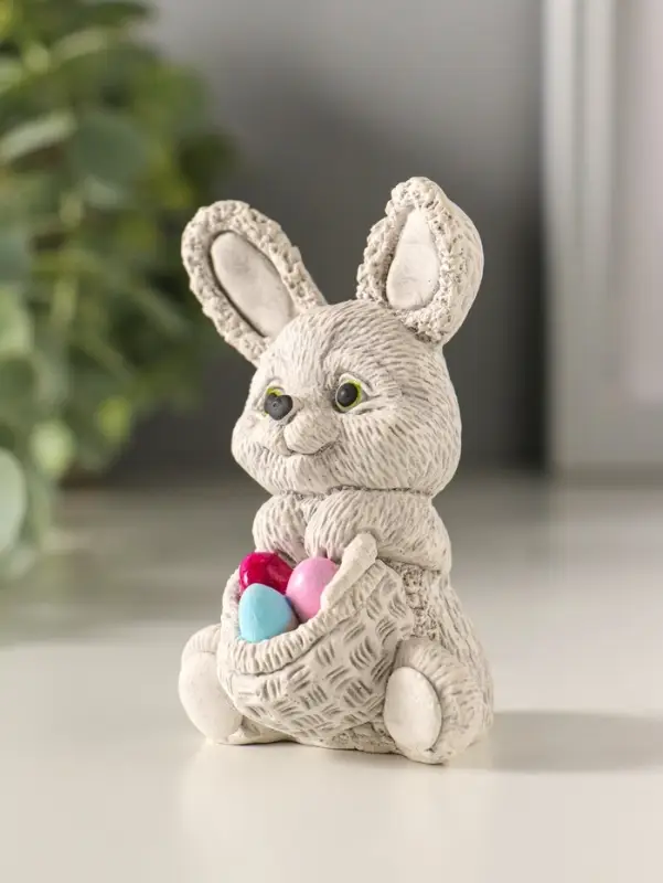 Статуэтка "Кролик с корзиной яиц" 5х5х8 см, серый