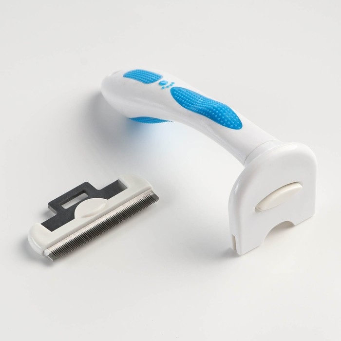 Дешеддер средний со съёмным лезвием, 15 х 7,8 см, бело-голубой Дешеддер средний со съёмным лезвием, 15 х 7,8 см, бело-голубой