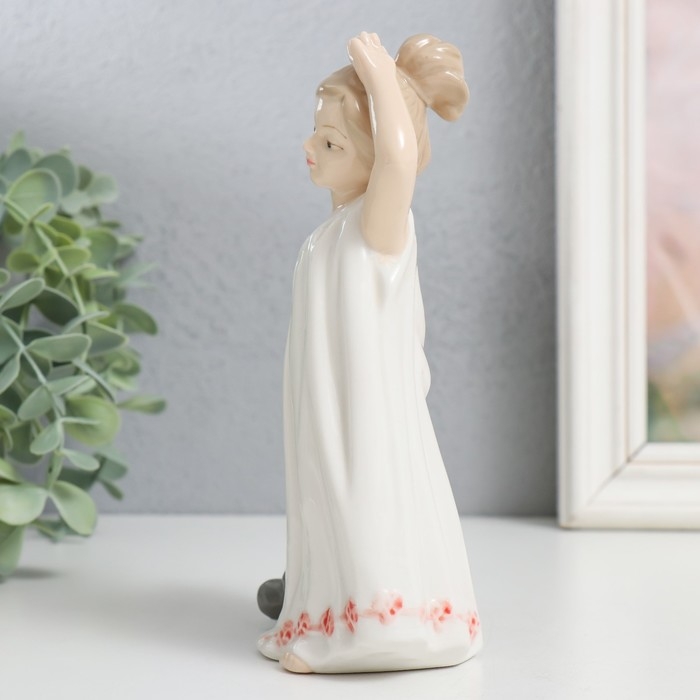 Сувенир керамика  Сувенир керамика "Девочка с мишкой" цветной 16,5х7х11 см