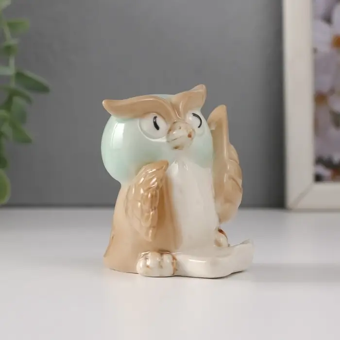 Фигурка керамика &laquo;Маленький филин с пером и бумагой&raquo;, 6.5&times;5.6&times;6.4 см
