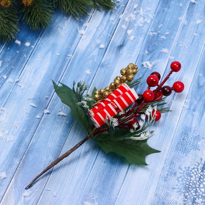 Декор  Декор "Зимние грезы" сверток ягоды зелень, 19 см
