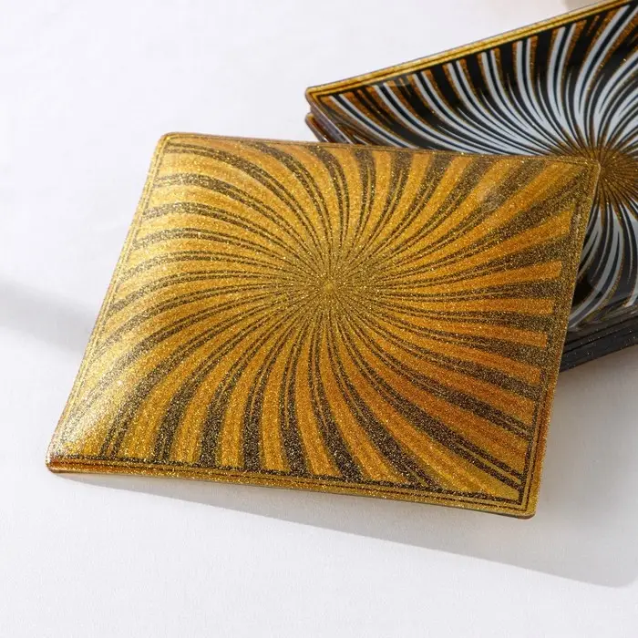 Набор столовый &laquo;Солнце&raquo;, 7 предметов: 30&times;30 см - 1 шт, 18&times;18 см - 6 шт, цвет чёрный