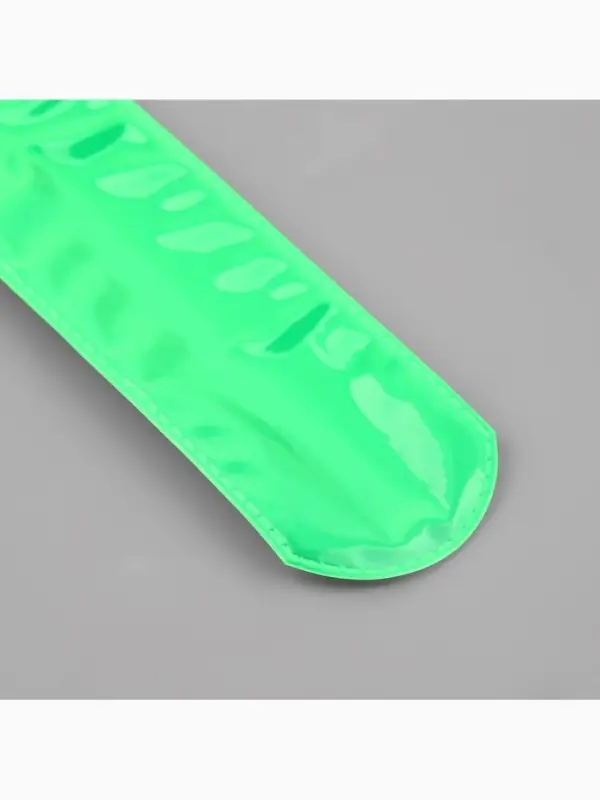 Светоотражающий слэп-браслет, самофиксирующийся, 22&times;3 см, цвет МИКС