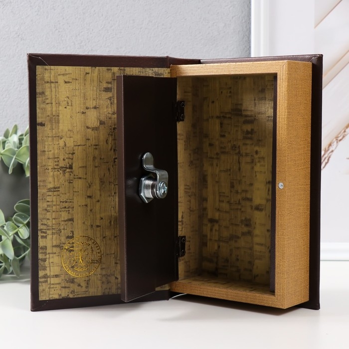 Сейф-книга дерево кожзам Сейф-книга дерево кожзам "История юриспруденции" тиснение 21х13х5 см