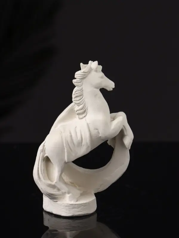 Фигура "Конь с подковой" 10х6х4 см, натуральный, гипс