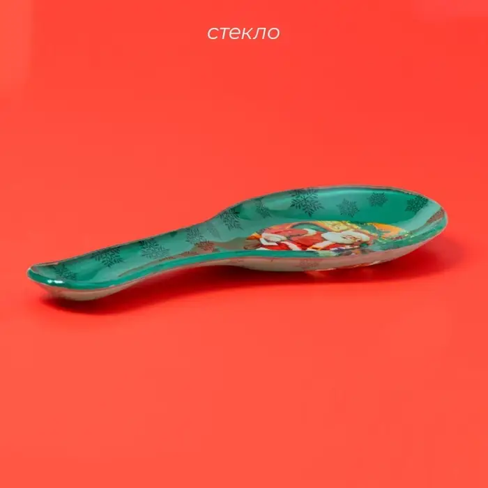 Подставка под ложку Доляна &laquo;Счастливый Санта&raquo;, 21&times;7.5 см, стекло, зелёная
