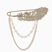 Булавка &laquo;Перо&raquo; в стразах, цепочка, жемчуг, L=7.5 см, цвет белый в золоте