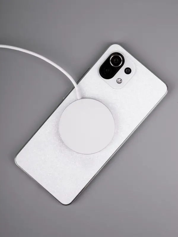 Беспроводное зарядное устройство с магнитами Magmate, серебристое