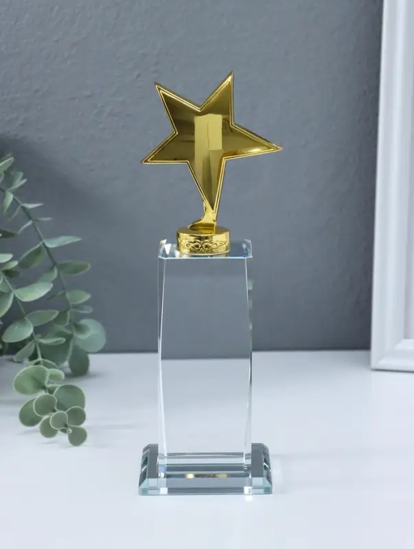 Стела наградная "Золотая звезда" площадка 5,5х12 см звезда 7,3х8,5 см 7х7х22,5 см