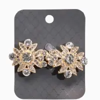 Зажим для кардигана "Ажур", гербер, цвет белый в золоте Зажим для кардигана "Ажур", гербер, цвет белый в золоте