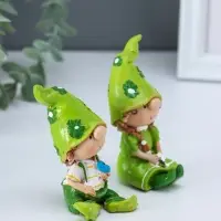 Сувенир полистоун "Малыши в длинных колпаках" зелёный набор 2 шт 3,7х4х8,5 см