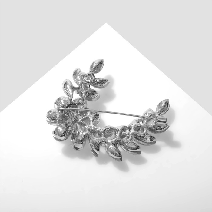 Брошь «Цветок» полумесяц, цвет белый в серебре Брошь «Цветок» полумесяц, цвет белый в серебре