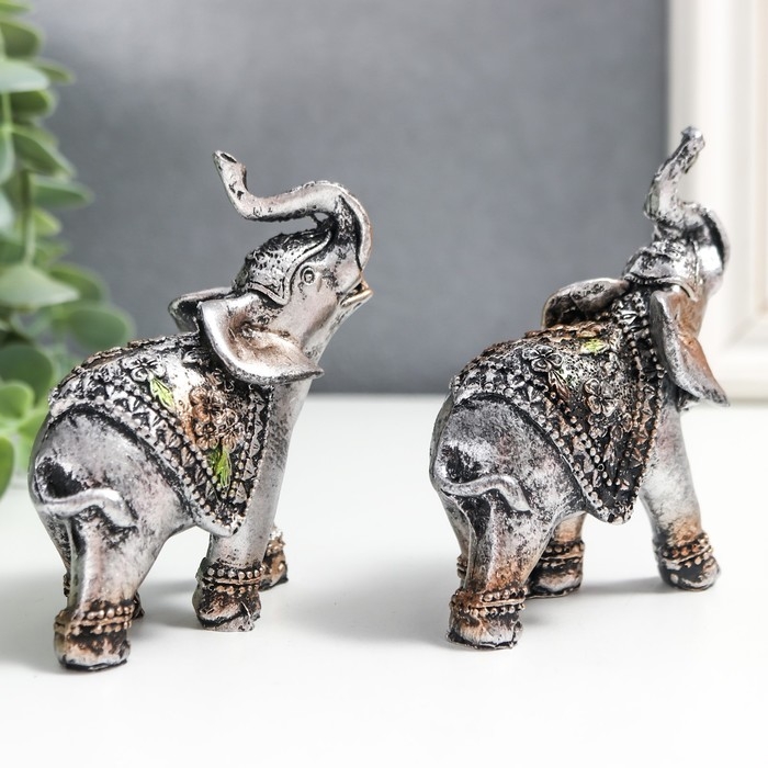 Сувенир полистоун Сувенир полистоун "Слоники в треугольных попонах" набор 2 шт 8х3х7,5 см