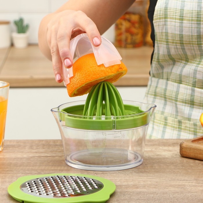 Соковыжималка Доляна Freshbo, с контейнером и насадкой, цвет зелёный Соковыжималка Доляна Freshbo, с контейнером и насадкой, цвет зелёный
