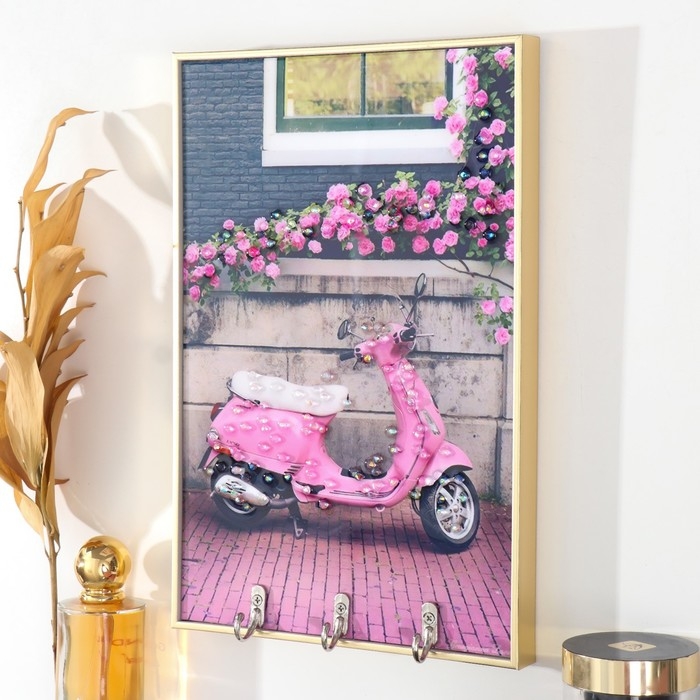 Ключница пластик, МДФ 3 крючка Ключница пластик, МДФ 3 крючка "Гламурный скутер" стразы, золото 19,3х1,8х29 см