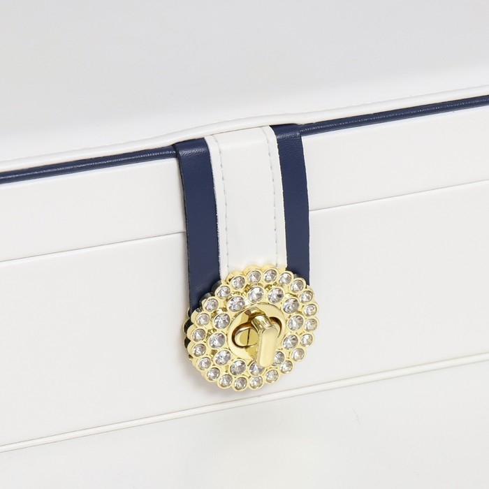 Шкатулка кожзам для украшений  Шкатулка кожзам для украшений "С пряжкой" белая 24х18,5х9 см