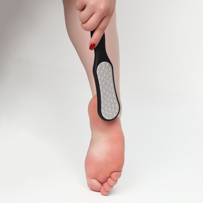 Пилка для ног, лазерная,с прорезиненной ручкой, двусторонняя, 25,8 см, цвет чёрный Пилка для ног, лазерная,с прорезиненной ручкой, двусторонняя, 25,8 см, цвет чёрный