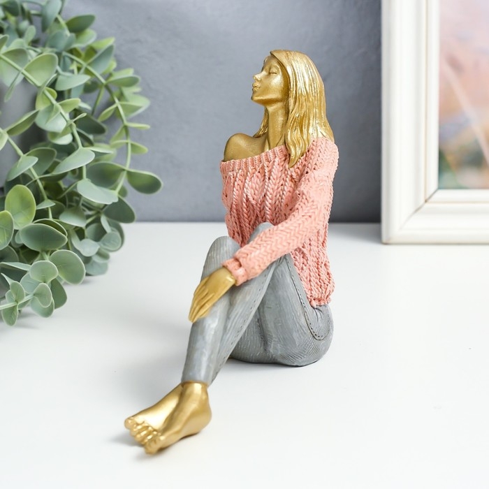 Сувенир полистоун  Сувенир полистоун "Девушка в розовом свитере, сидит" 15х5,5х13,5 см