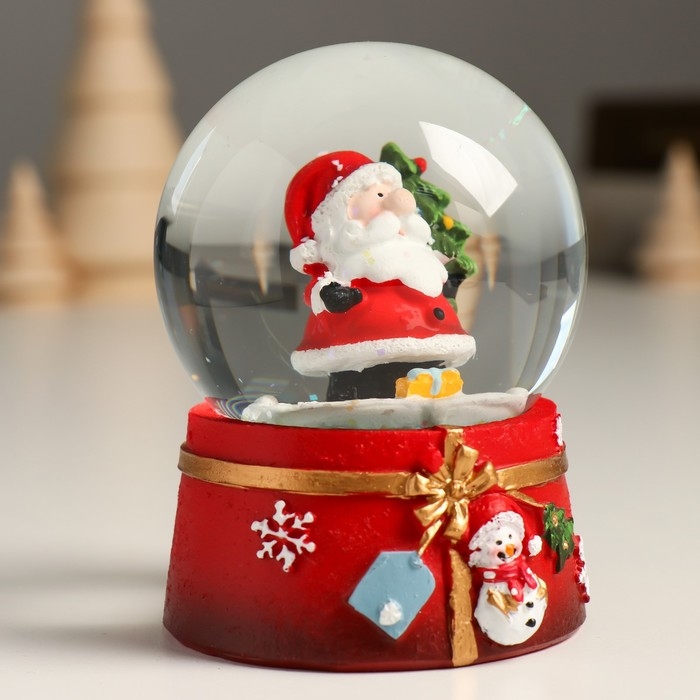 Сувенир полистоун водяной шар Сувенир полистоун водяной шар "Дедушка мороз с нарядной ёлкой" 7х8х9 см