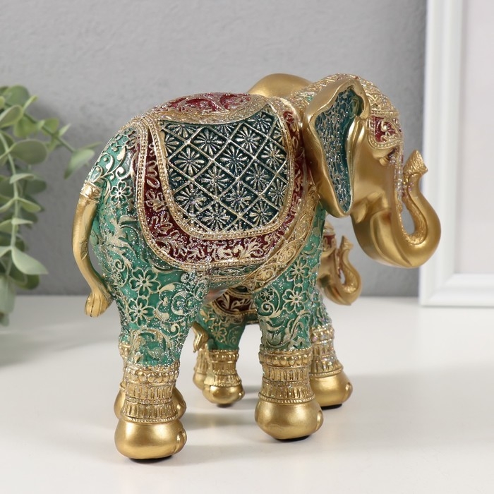 Сувенир полистоун Сувенир полистоун "Слон со слонёнком, ромашки на попоне" красно-голубой, блёстки 17х10х15 см 10325