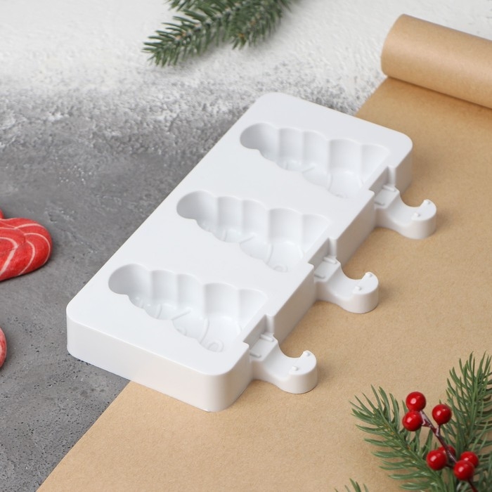 Форма для мороженого новогодняя «Ёлочка», силикон, 19,5×13×2,5 см, 3 ячейки (7,1×2,7 см), цвет белый Форма для мороженого новогодняя «Ёлочка», силикон, 19,5×13×2,5 см, 3 ячейки (7,1×2,7 см), цвет белый