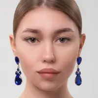 Серьги висячие со стразами &laquo;Вечеринка&raquo;, цветок из капель, сине-белые в золоте, 6.3 см