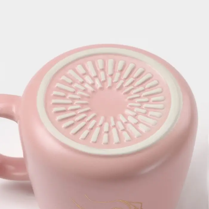 Кружка керамическая с ложкой «Миссис», 380 мл, цвет розовый Кружка керамическая с ложкой «Миссис», 380 мл, цвет розовый