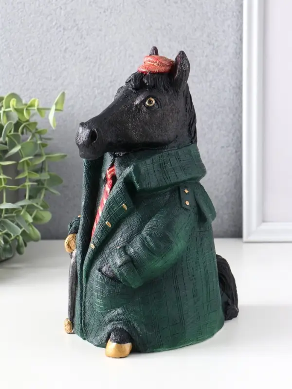Фигурка (гипс) Конь в пальто  Высота 24 см, ширина 12,5 см, длина 16,5 см, зеленый