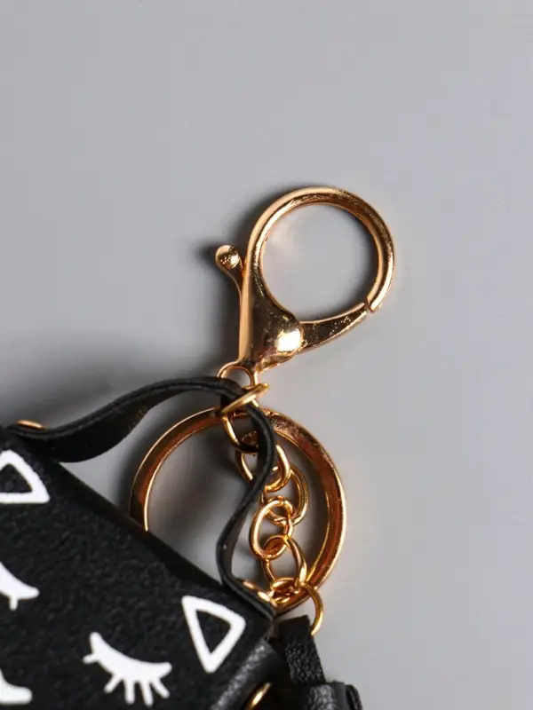 Брелок кожзам с карабином, с кистью Брелок кожзам с карабином, с кистью "Сумочка. Котик" чёрный 5х2,5х6 см