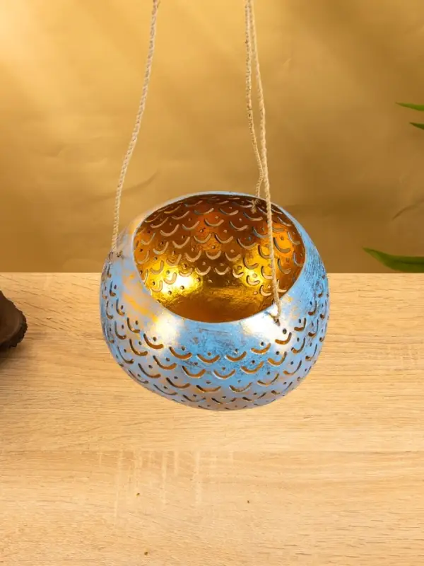 Подсвечник подвесной из кокоса, 14-16 см, сине-золотой Подсвечник подвесной из кокоса, 14-16 см, сине-золотой